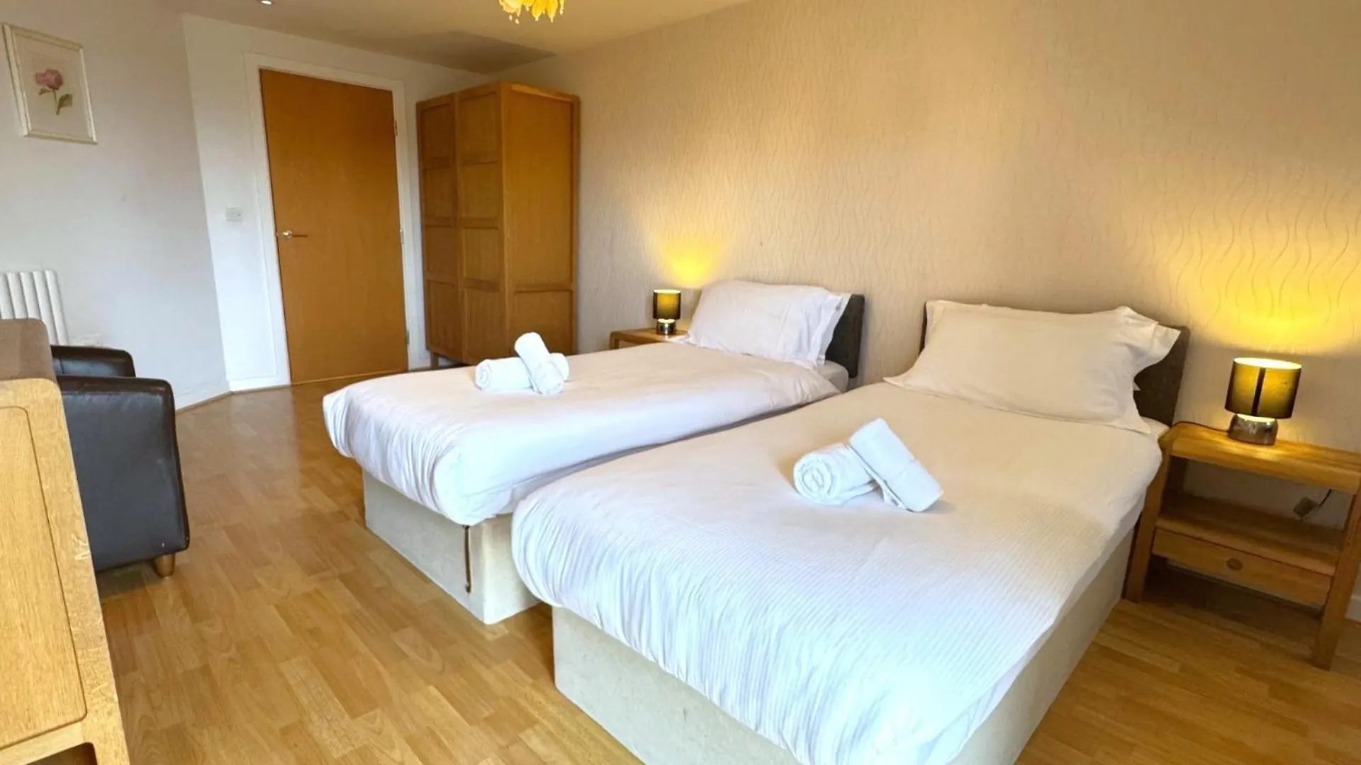 The Greenwich - Two Bedroom Apartment With Parking, Close To Ferry Terminals Southampton