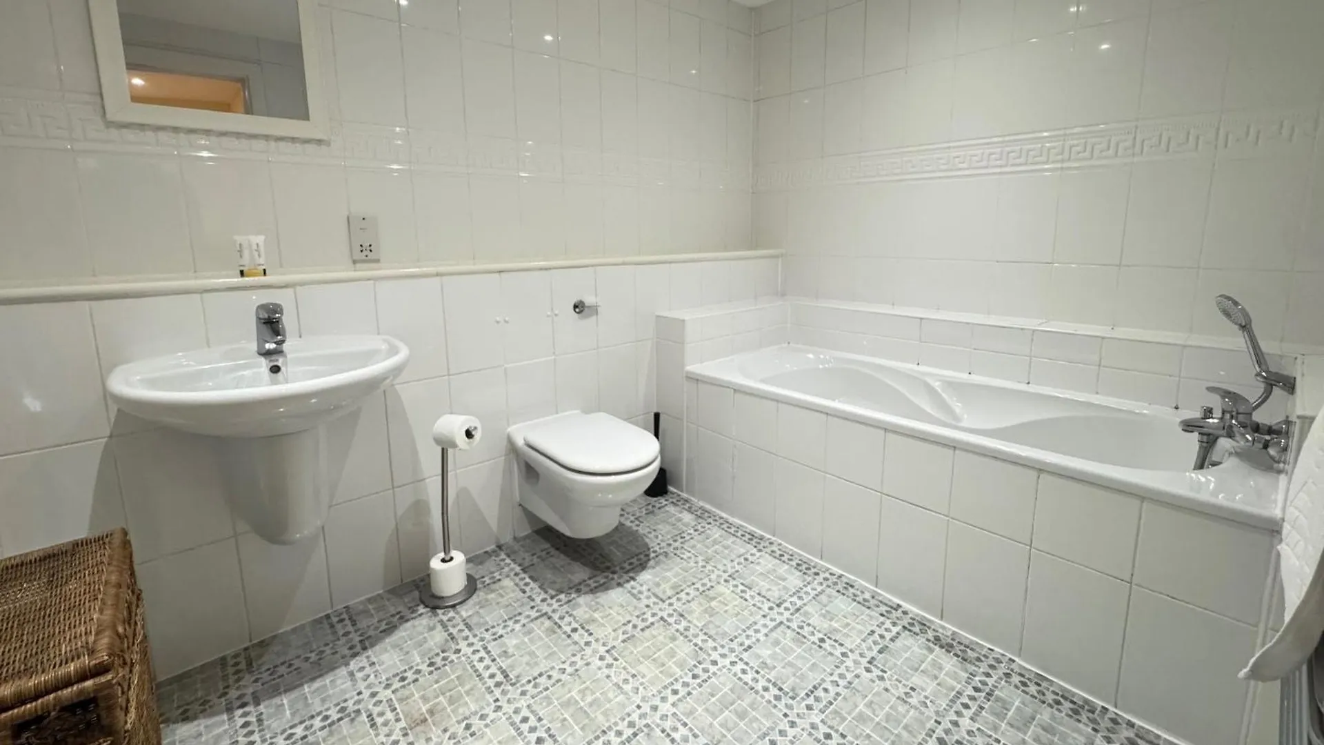 The Greenwich - Two Bedroom Apartment With Parking, Close To Ferry Terminals Southampton