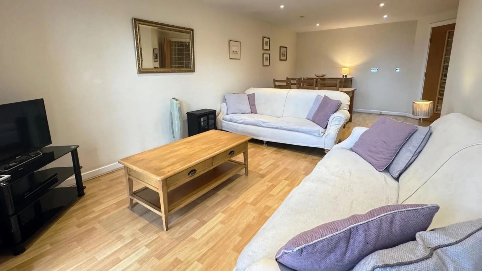 The Greenwich - Two Bedroom Apartment With Parking, Close To Ferry Terminals Southampton